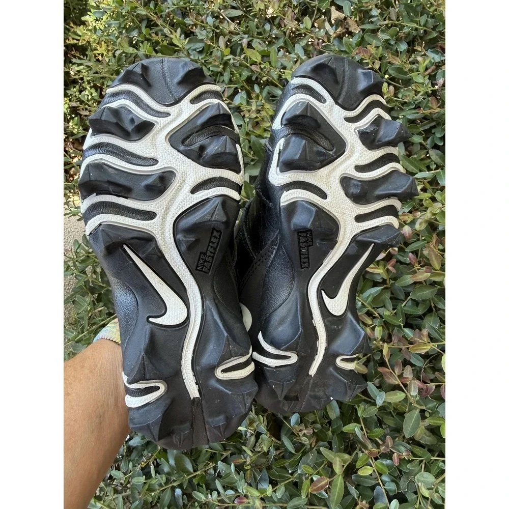 NIKE Force Savage 2 Shark Football Cleat Boys Size 10C Black White AQ7723-001
